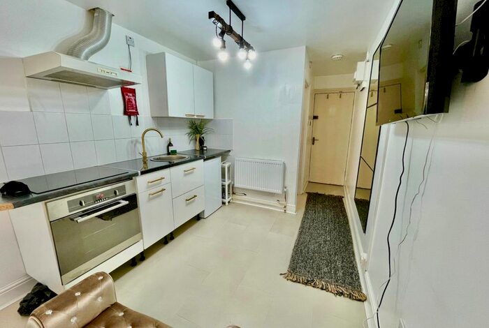 Studio To Rent In Kember Street, London, N1