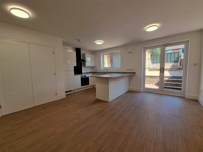 3 Bedroom Semi-Detached House To Rent In Salcombe Road, Nottingham, Nottinghamshire, NG5