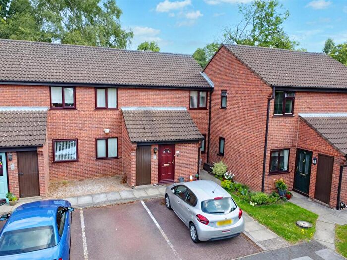2 Bedroom Maisonette For Sale In Brookdale Court, Nottingham, NG5
