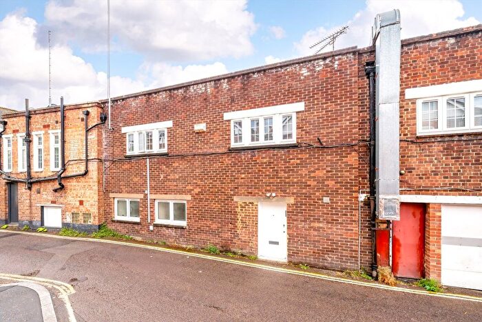 1 Bedroom Flat To Rent In Holly Road, Twickenham, TW1