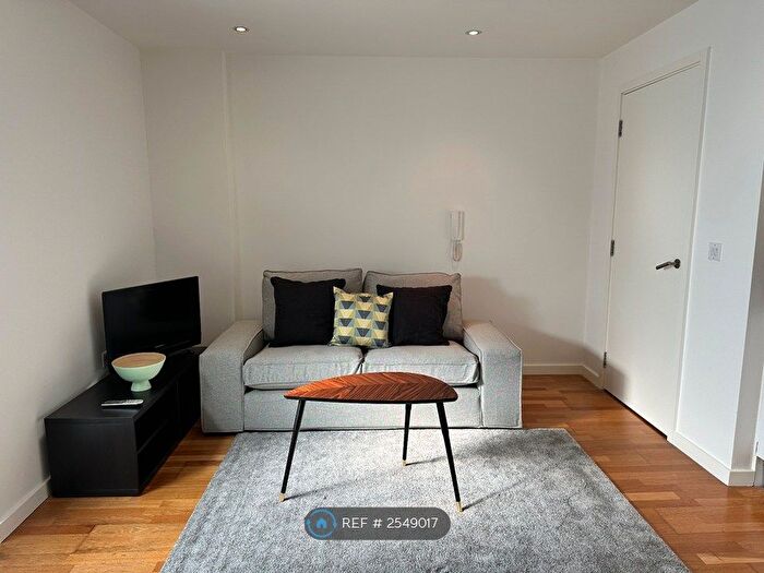 1 Bedroom Flat To Rent In The Gateway North, Leeds, LS9