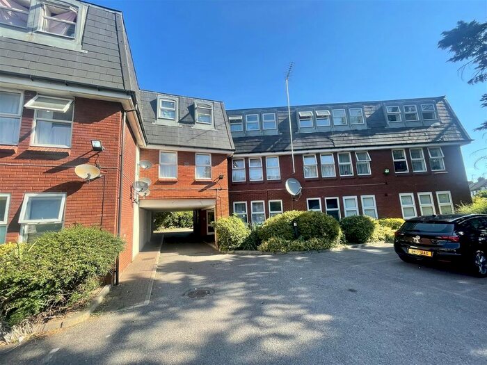 2 Bedroom Flat To Rent In Butlers Court, Trinity Lane, Cheshunt, EN8