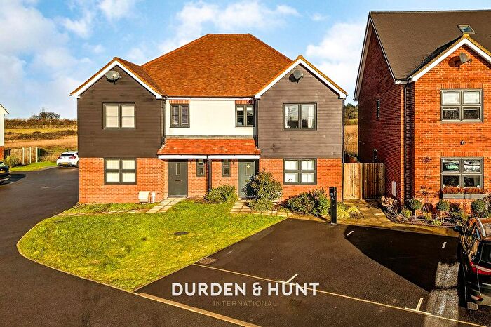 4 Bedroom Semi-Detached House For Sale In Meadow View, Nazeing, EN9