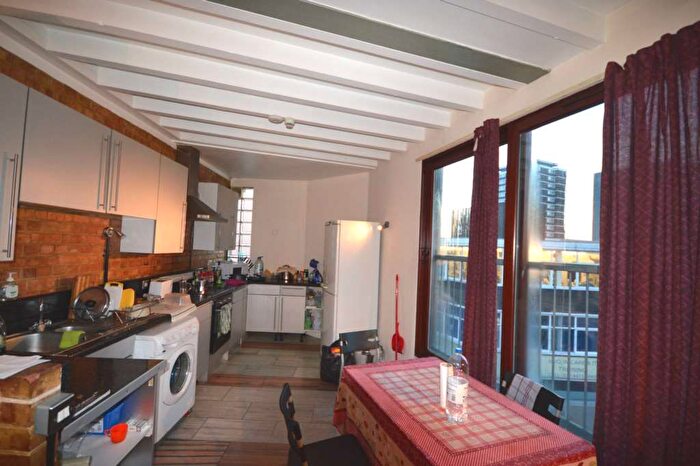 3 Bedroom Flat To Rent In Grasmere Rd, Plaistow, E13