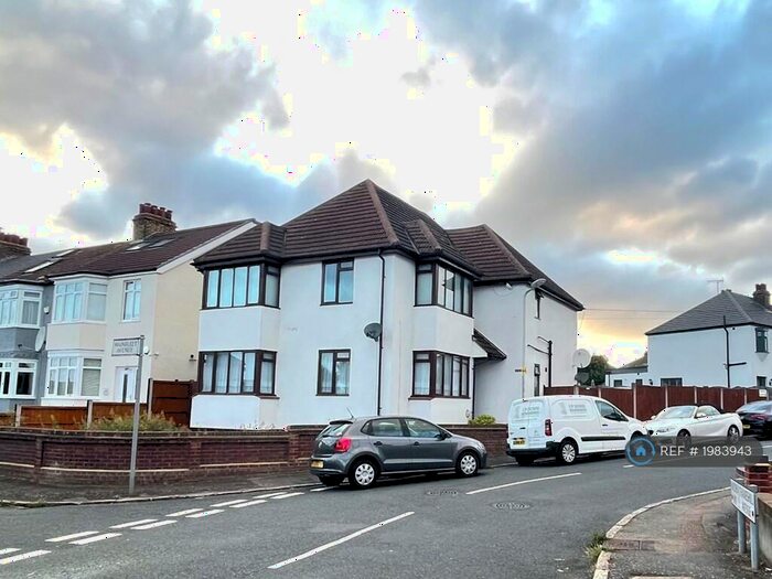 1 Bedroom Flat To Rent In Hayden Way, Romford, RM5