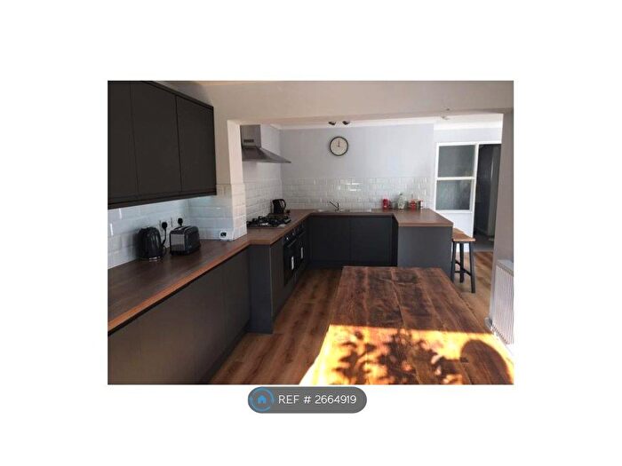 6 Bedroom Semi-Detached House To Rent In Rushmead Close, Canterbury, CT2