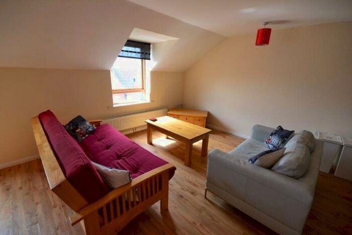 2 Bedroom Flat To Rent In Fleetwood Court, Clarendon Park, Leicester, LE2