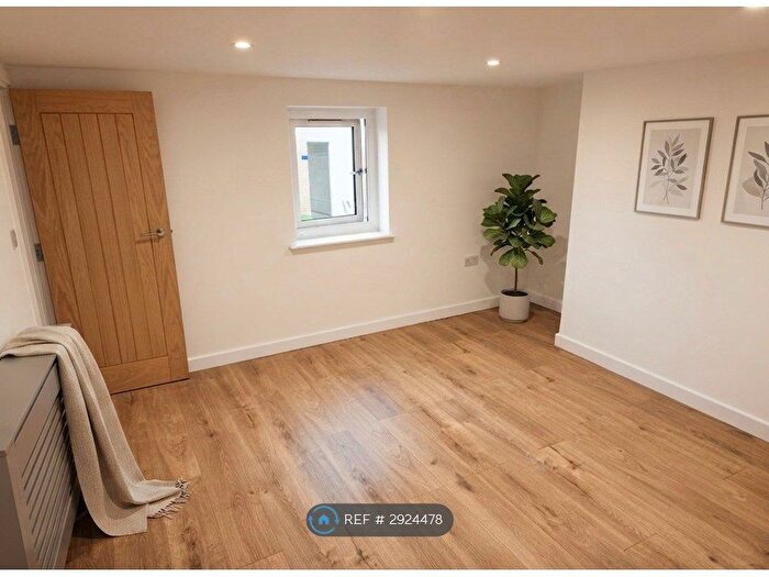 1 Bedroom Flat To Rent In Elizabethan House, Brighouse, HD6