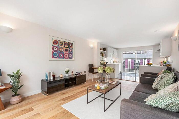 2 Bedroom Apartment For Sale In Sternhall Lane, Peckham Rye, London, SE15