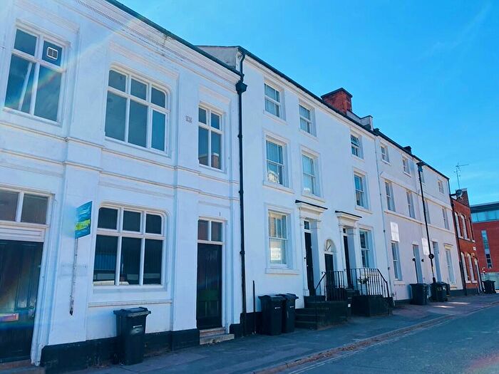 3 Bedroom Town House To Rent In Camden Court, Camden Street, Jewellery Quarter, B1