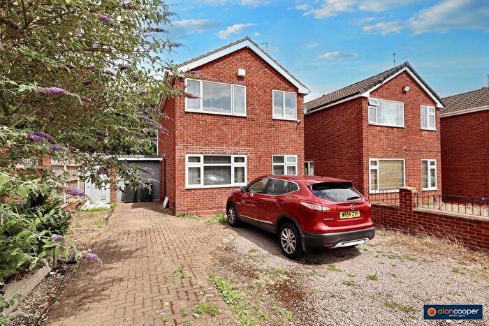 3 Bedroom Link Detached House For Sale In Radnor Drive, Nuneaton, Warwickshire, CV10