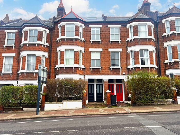 4 Bedroom Flat To Rent In Latchmere Road, Clapham Junction, SW11