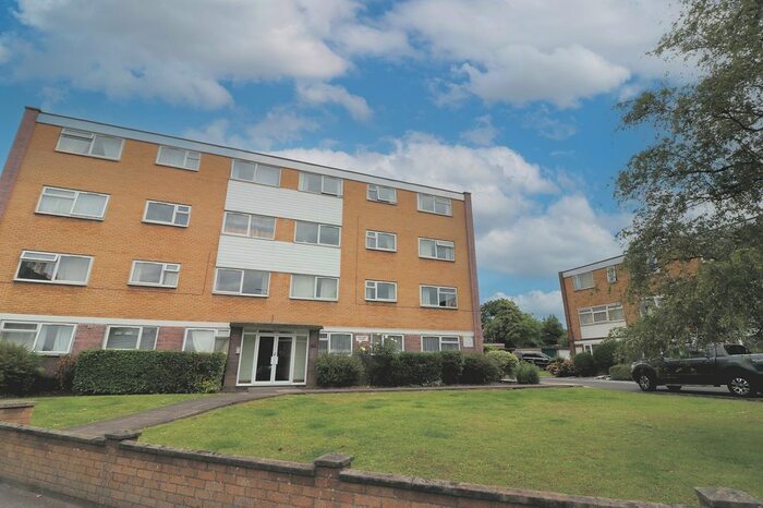 2 Bedroom Flat To Rent In Parkgate Road, Wallington, Surrey, SM6