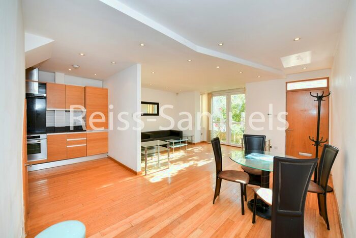 2 Bedroom Flat To Rent In Westferry Road, Isle Of Dogs, Docklands, London, E14