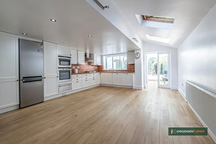 4 Bedroom Property To Rent In Bloemfontein Avenue, Shepherds Bush, W12