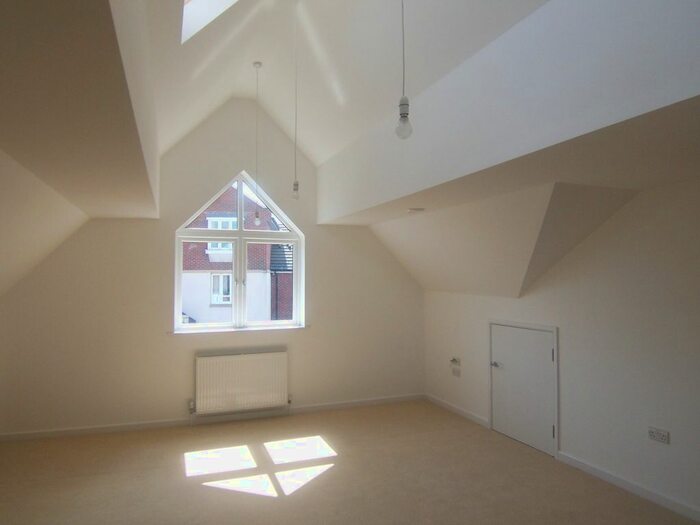 2 Bedroom Flat To Rent In Kingston Road, Portsmouth, PO2