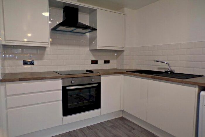 2 Bedroom Flat To Rent In Jesmond Place, Newcastle Upon Tyne, NE2