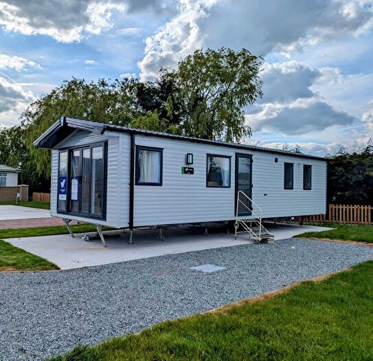 2 Bedroom Mobile/park Home For Sale In Main Road, St. Lawrence, Southminster, CM0