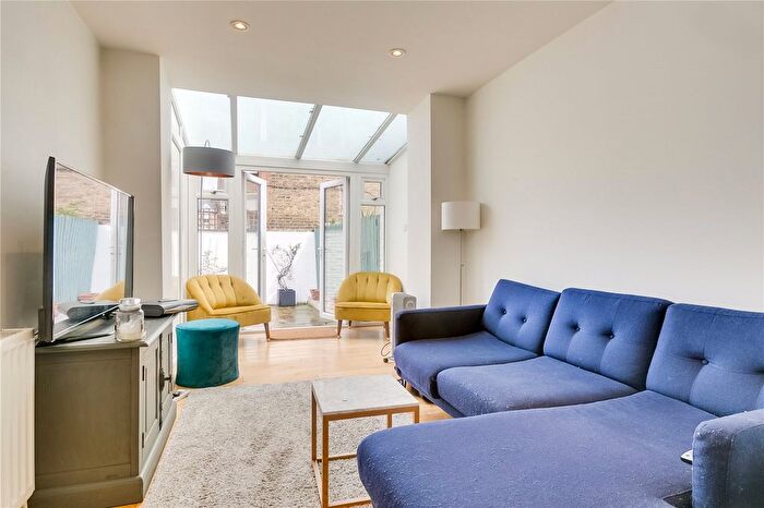 2 Bedroom Flat To Rent In Clapham Manor Street, London, SW4