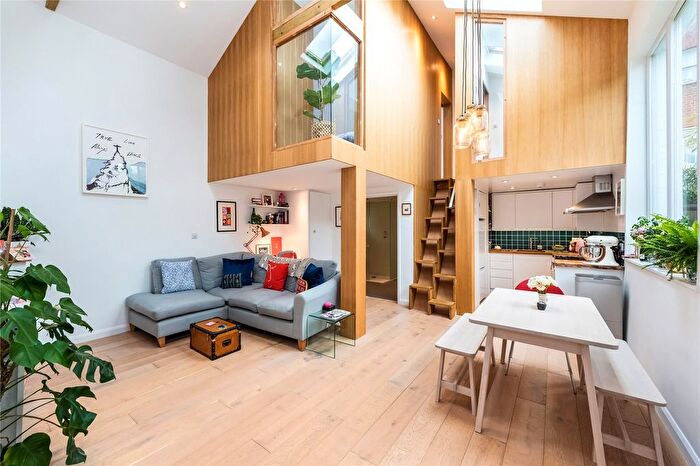 2 Bedroom Detached House For Sale In Bloemfontein Way, Shepherds Bush, London, W12