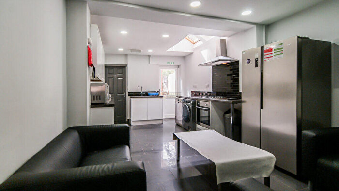 6 Bedroom Terraced House To Rent In Dawlish Road, Selly Oak, Birmingham, B29