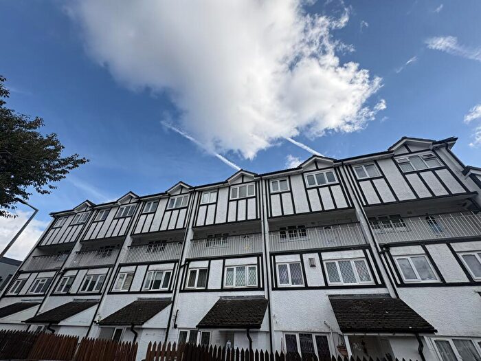 3 Bedroom Apartment To Rent In Scribbans Close, Smethwick, B66