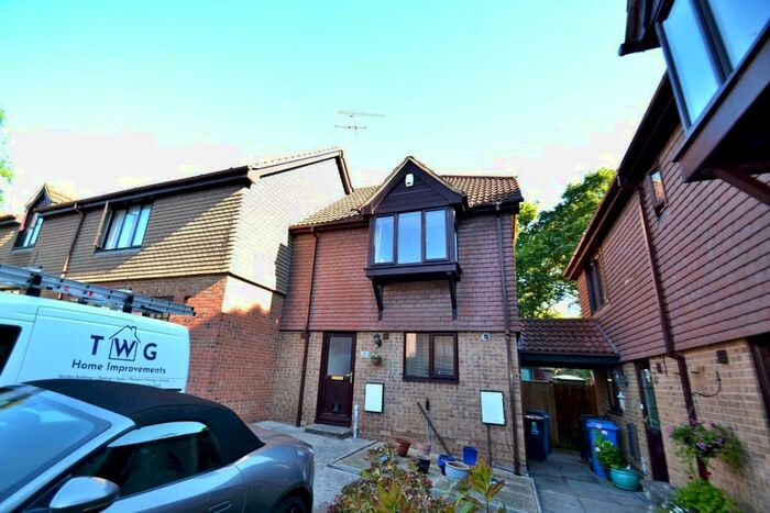 3 Bedroom Semi-Detached House To Rent In Darbys Corner, BH17