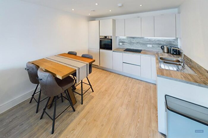 2 Bedroom Apartment For Sale In Riverside Quay, Southampton, SO14
