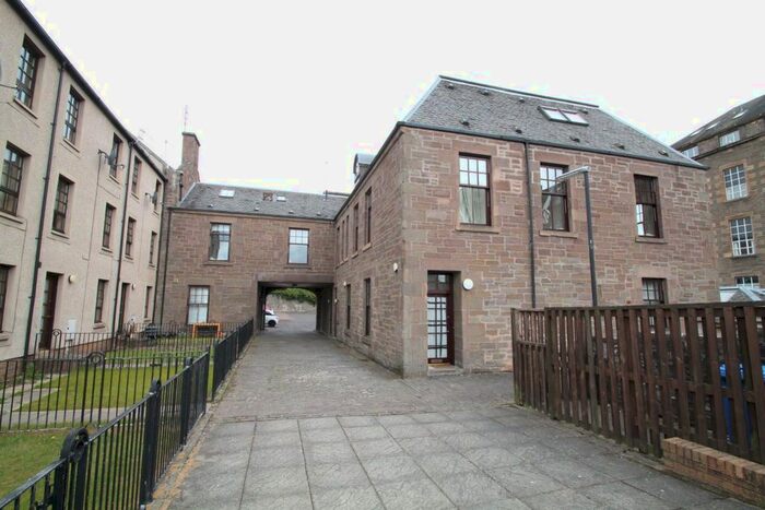 4 Bedroom Flat To Rent In Taylors Lane, Dundee, DD2