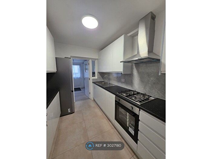 4 Bedroom Terraced House To Rent In Wood Close, London, NW9