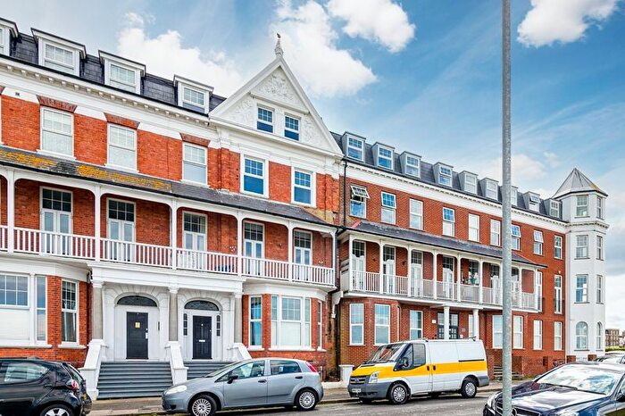 1 Bedroom Flat To Rent In Lewis Crescent, Cliftonville, Margate, Kent, CT9