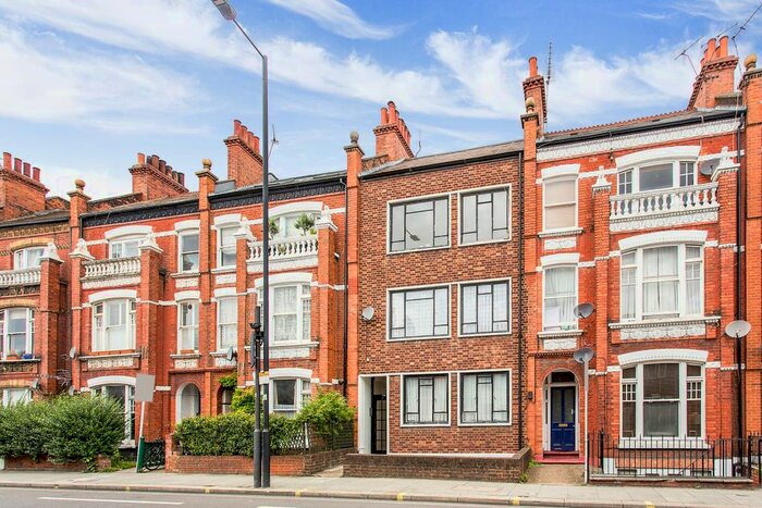 2 Bedroom Flat To Rent In New Kings Road, London, SW6