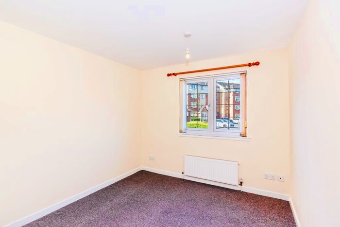 2 Bedroom Flat To Rent In Burnvale Place, Livingston, EH54