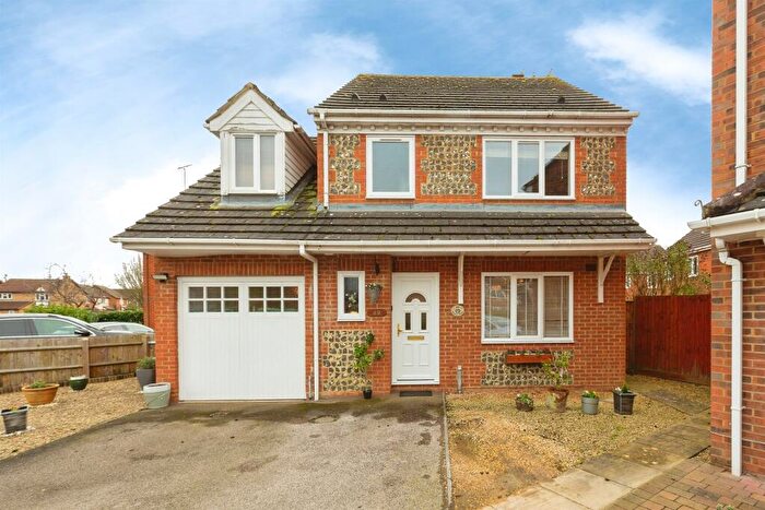 4 Bedroom Detached House For Sale In Lark Vale, Aylesbury, HP19