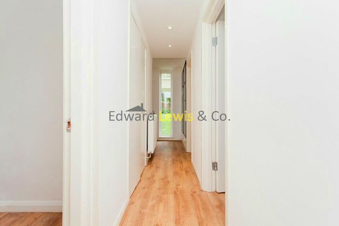 3 Bedroom Flat To Rent In Church Hill, London, E17