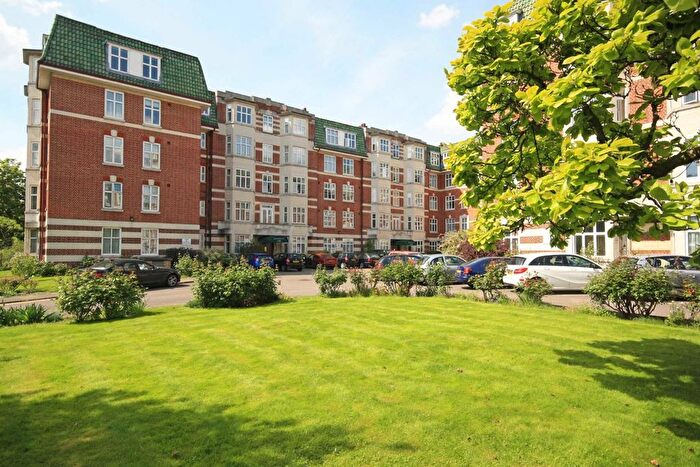 2 Bedroom Flat To Rent In Haven Green, Ealing, W5