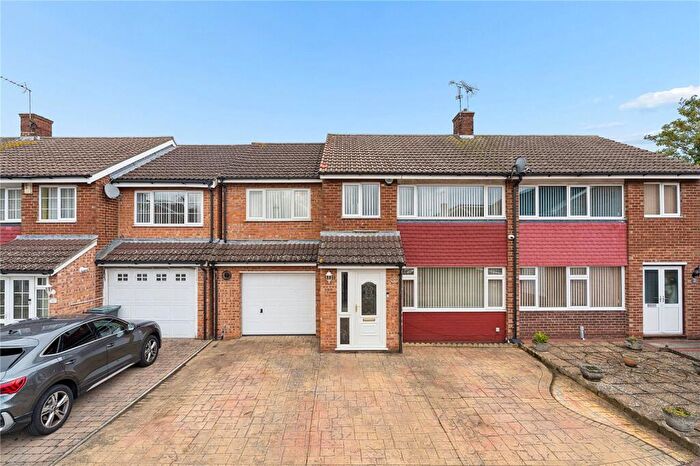 5 Bedroom Semi Detached House For Sale In Vauxhall Close, Northfleet, Gravesend, Kent, DA11