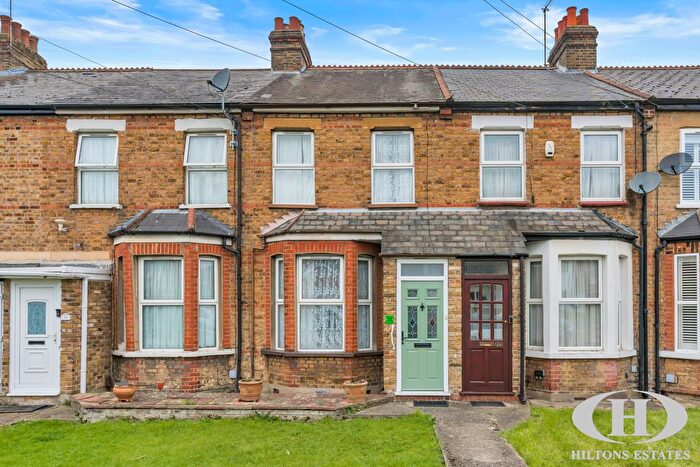 3 Bedroom Cottage For Sale In Yeading Fork, Hayes, UB4