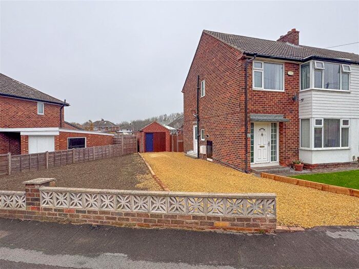 3 Bedroom Semi Detached House For Sale In Deneside, Ossett, WF5