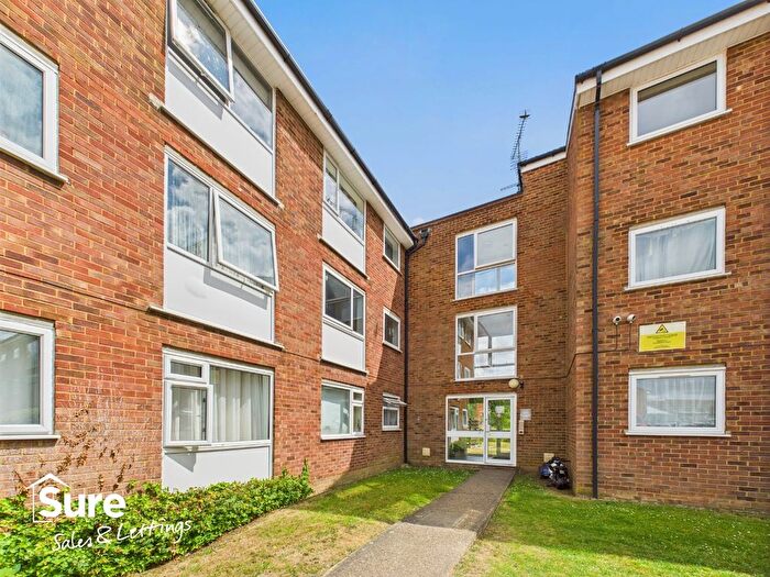 2 Bedroom Flat To Rent In Burns Drive, Hemel Hempstead, Hertfordshire, HP2