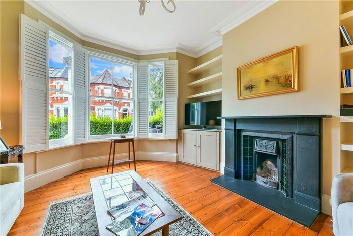 1 Bedroom Flat To Rent In Lakeside Road, Brook Green, London, W14