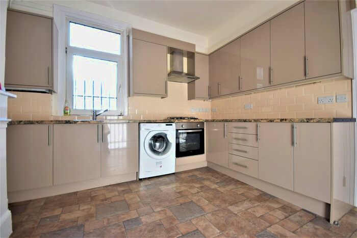 4 Bedroom Flat To Rent In New Park Road, Brixton SW2