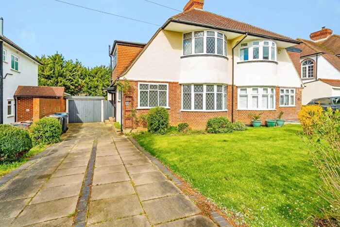 3 Bedroom Semi Detached House For Sale In Christian Fields, Norbury, SW16