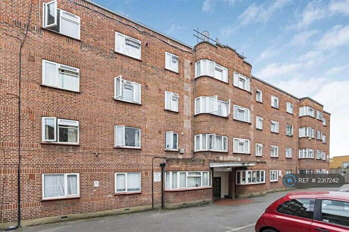 2 Bedroom Flat To Rent In Bridge Court, London, E10
