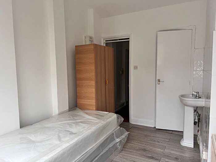 Studio To Rent In Woodbourne Avenue, London, SW16
