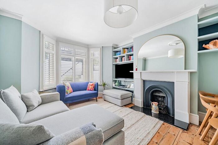 1 Bedroom Flat For Sale In Kelvin Road, Highbury, London, N5