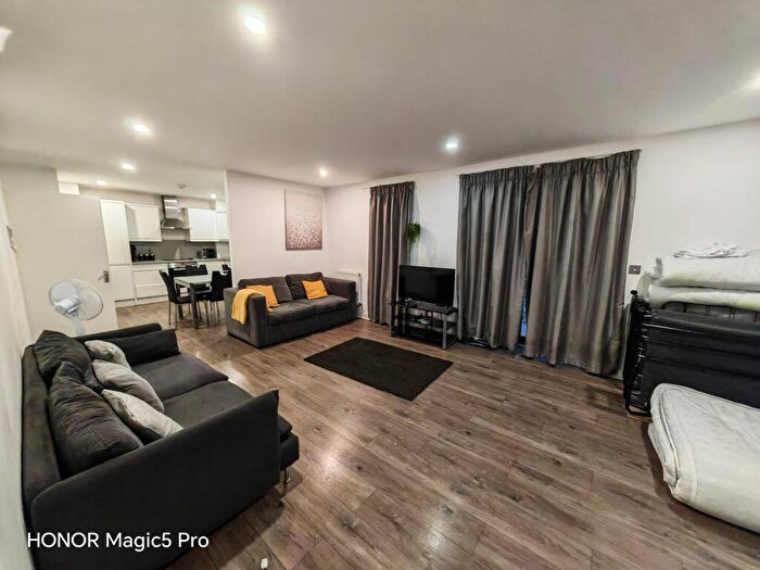 3 Bedroom Flat To Rent In Butchers Road, London, E16