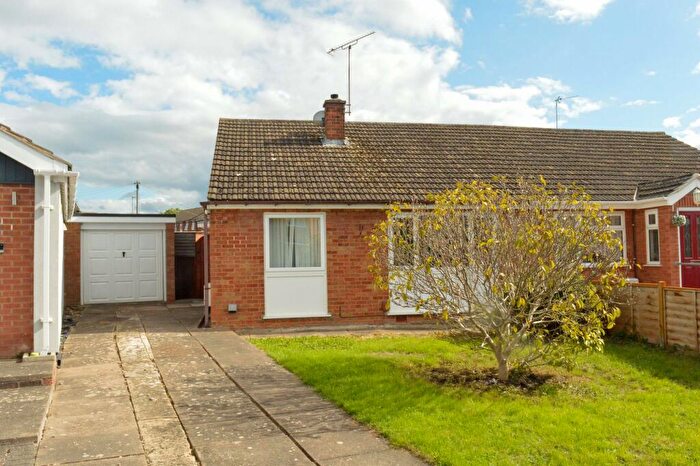 2 Bedroom Bungalow For Sale In Saltash Close, Wigston, Leicester, LE18
