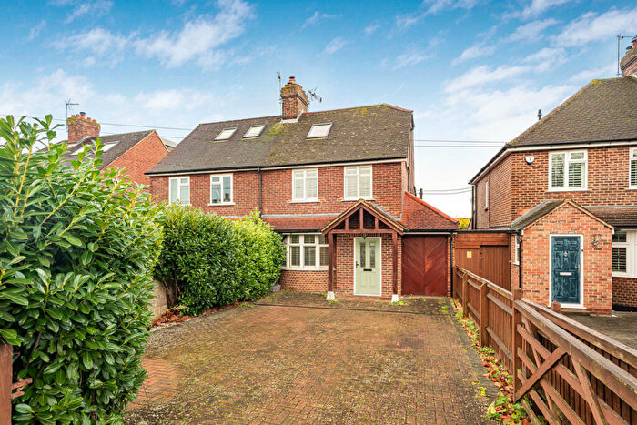 4 Bedroom Semi Detached House For Sale In Buckingham Road, Bicester, OX26