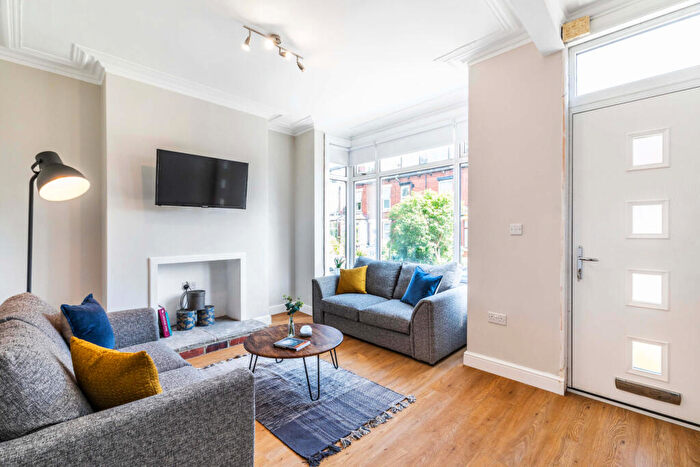 6 Bedroom House To Rent In Graham Grove, Leeds, LS4